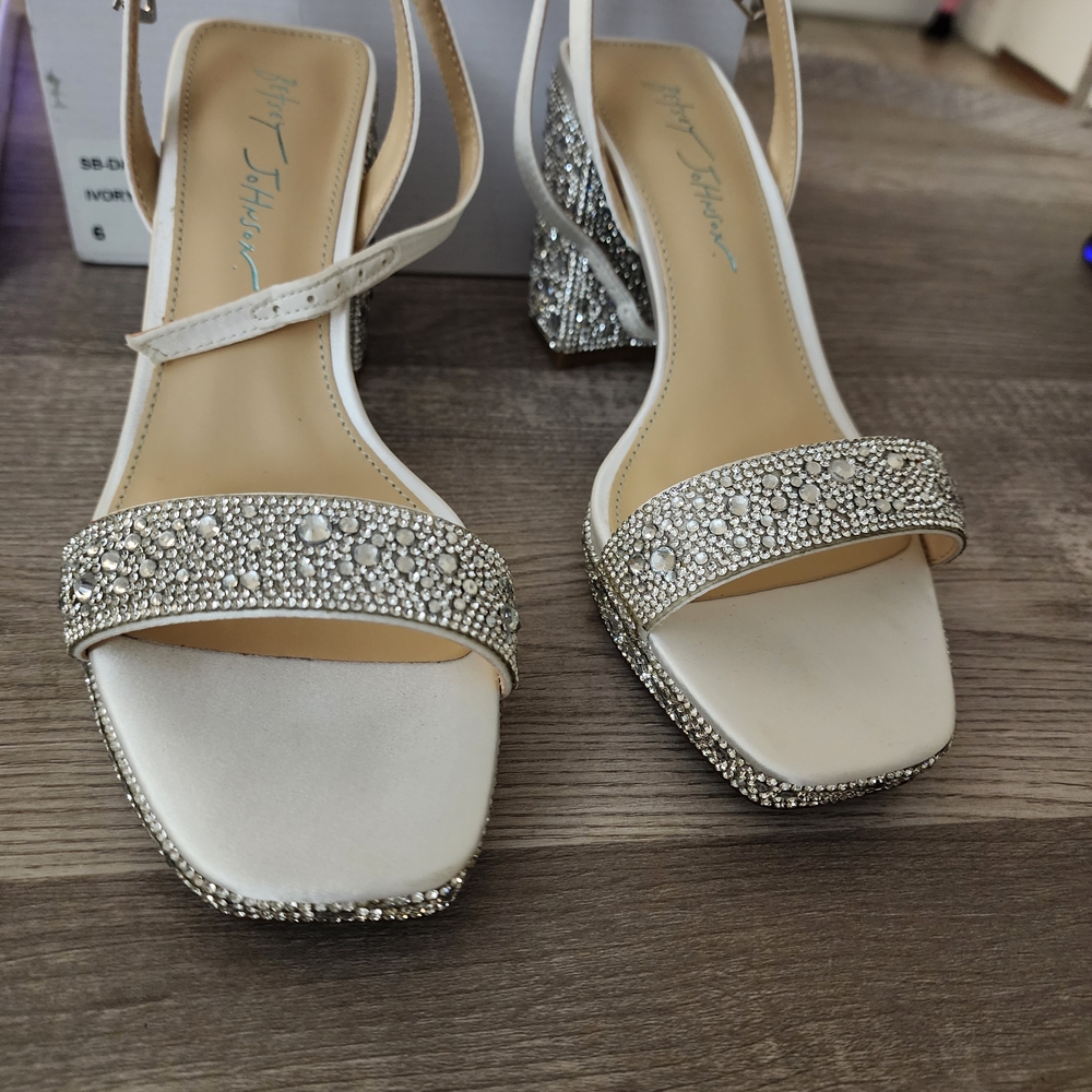 LIKE NEW. Size 6. David's Bridal Ivory Crystal-Embellished Block Heel Sandals